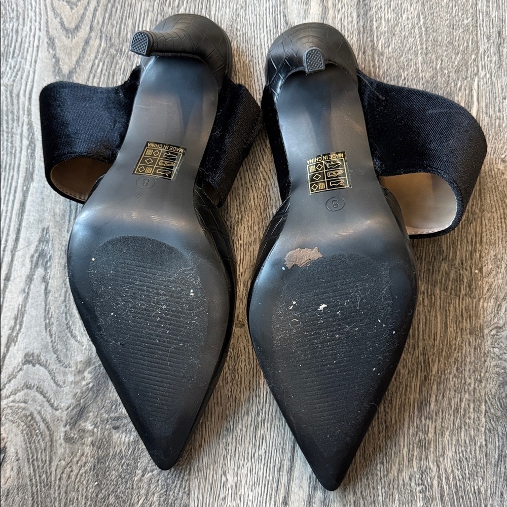 Journee Collection Heels Black Sutonn Pump Velvet Croc Texture Size 8 - Picture 7 of 7